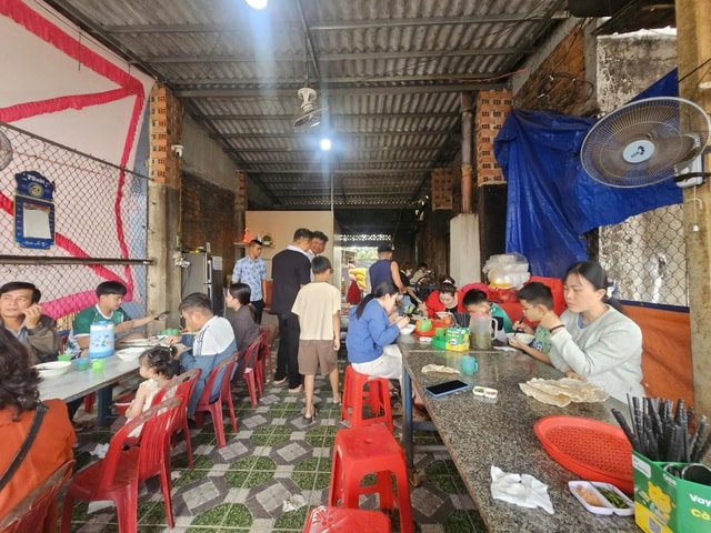 Hàng quán Gia Lai đông khách sau Tết 2026: Trải nghiệm ẩm thực độc đáo - Ảnh 3. Hàng quán Gia Lai đông khách sau Tết 2026: Trải nghiệm ẩm thực độc đáo - Ảnh 3.