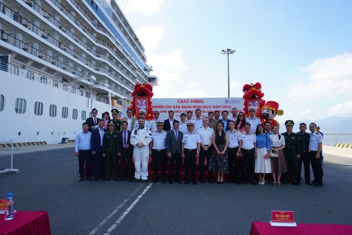 Khánh Hòa: Đón tàu biển cùng 800 du khách xông đất Tết Bính Ngọ - Ảnh 3.