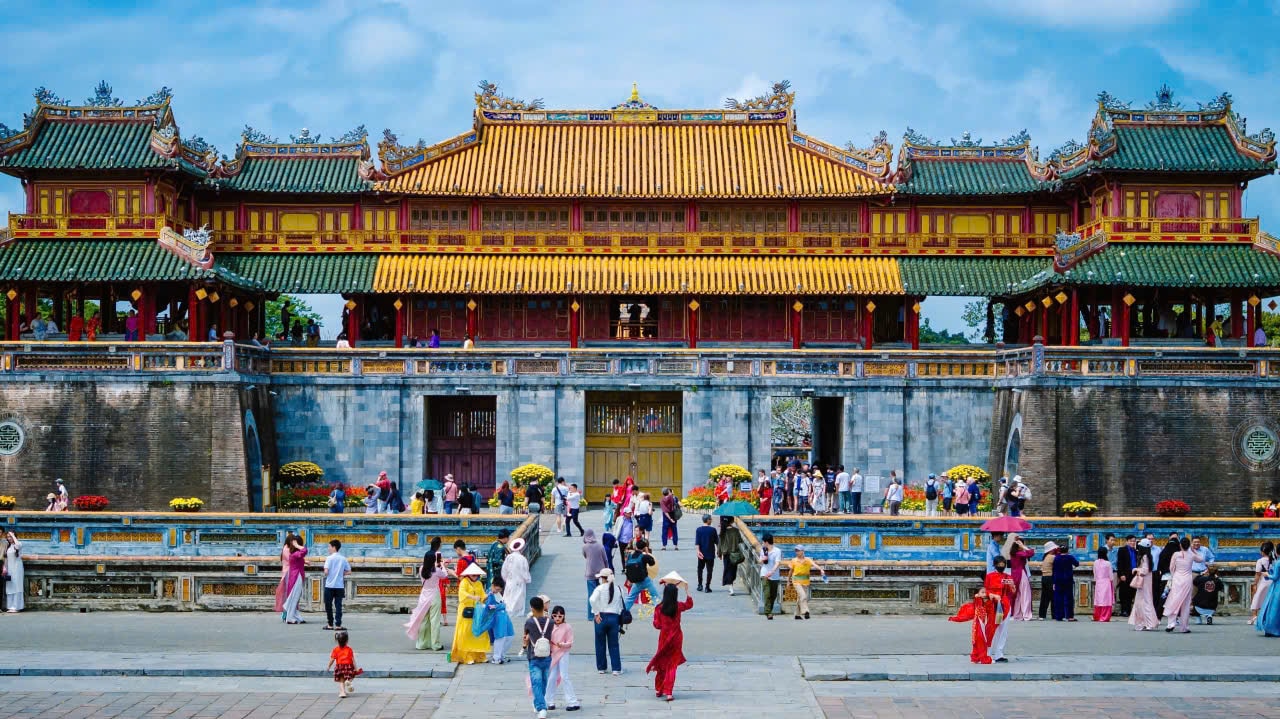 Điều gì làm nên sức hút hơn nửa triệu lượt khách đến Huế dịp Tết?- Ảnh 1.