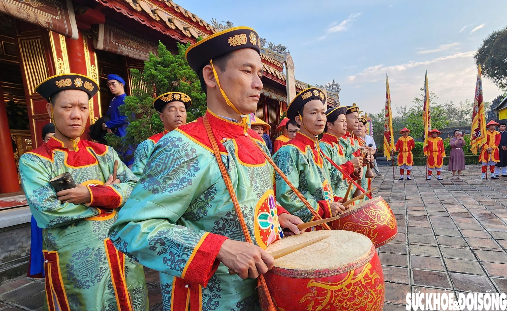 Khai ấn tân niên trong Hoàng cung Huế, du khách hào hứng khi được tặng chữ- Ảnh 2.