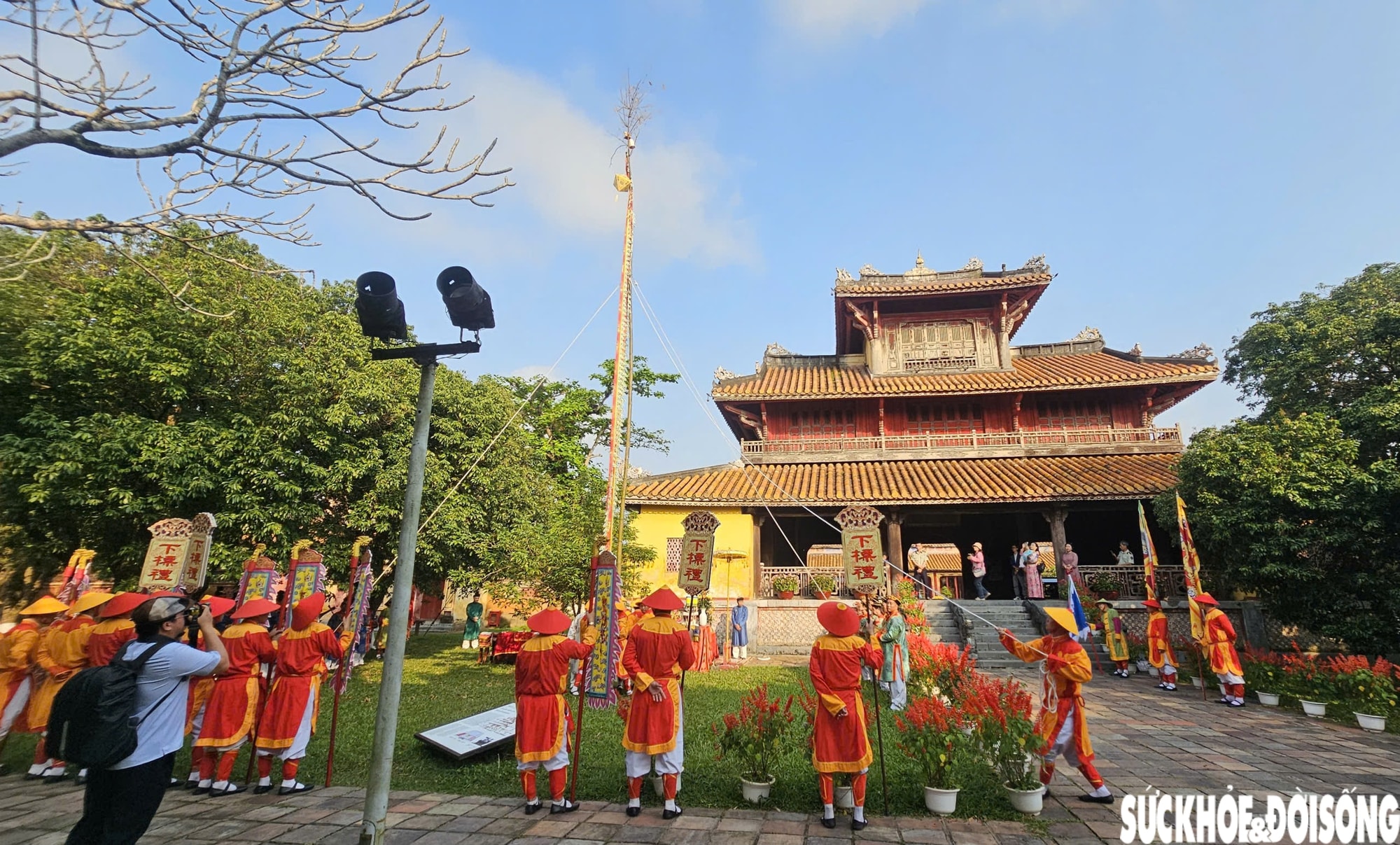 Khai ấn tân niên trong Hoàng cung Huế, du khách hào hứng khi được tặng chữ- Ảnh 6.