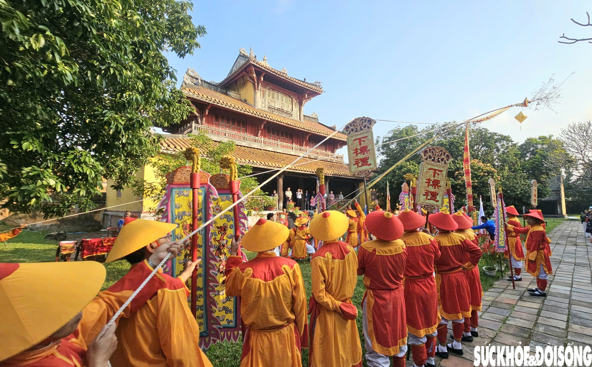 Khai ấn tân niên trong Hoàng cung Huế, du khách hào hứng khi được tặng chữ- Ảnh 7.