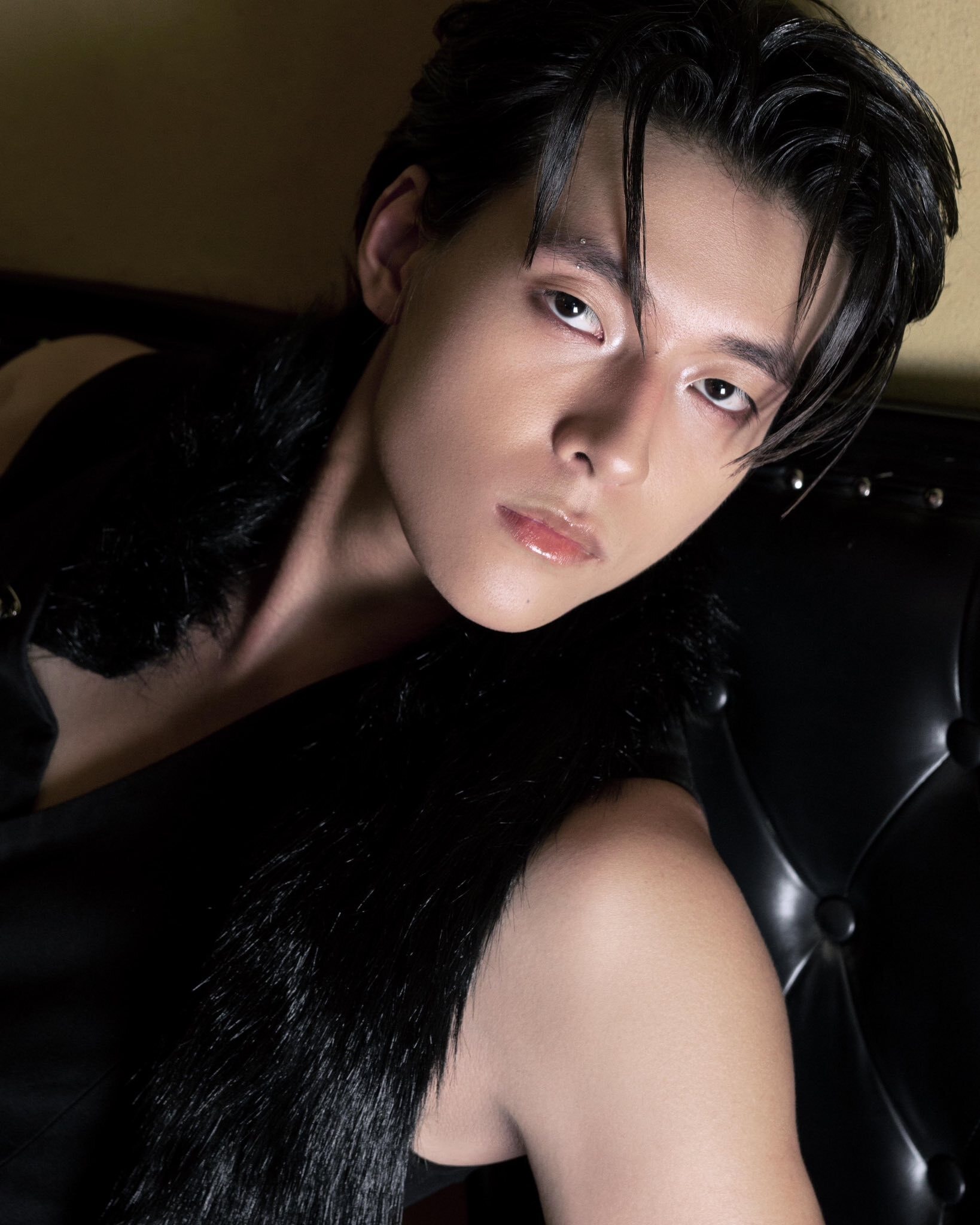 Thời điểm đó, anh phải công khai xin lỗi, giải thích phát ngôn nhắm đến một cá nhân cụ thể, đồng thời trả lại danh hiệu nam vương và rút khỏi một số hoạt động thương hiệu.