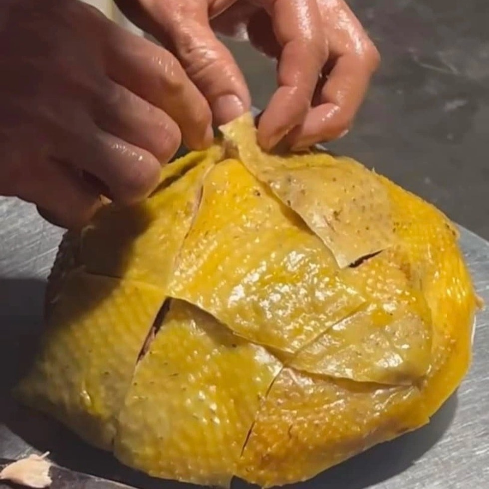 Đặc sản lạ mắt cá chép nằm võng ở Hưng Yên, thân uốn lượn như còn sống - 4