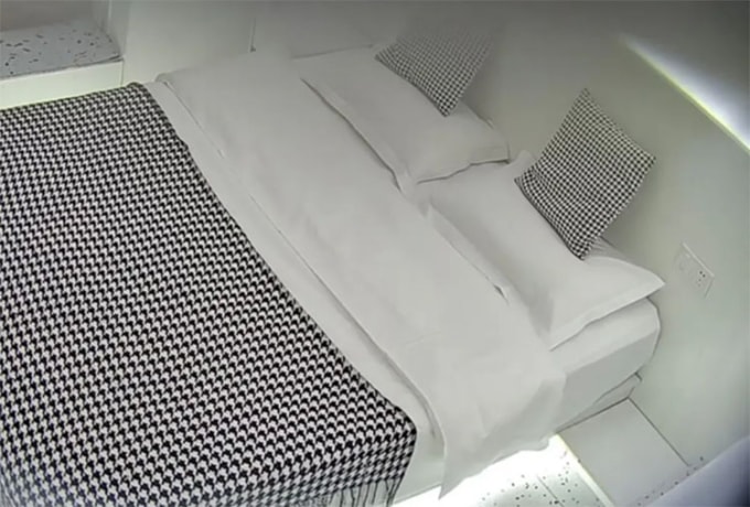 Cảnh quay lén trong khách sạn được camera ghi lại với hình ảnh rõ ràng. Ảnh: BBC