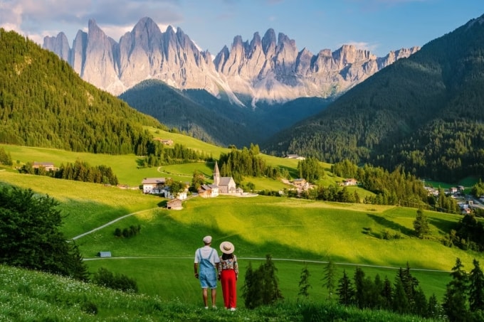 Khung cảnh mùa hè ở làng Santa Maddalena. Ảnh: Shutterstock