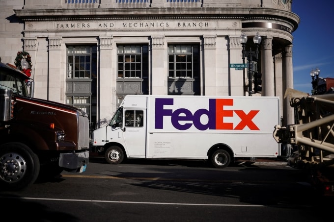 Xe tải chở hàng của FedEx tại Washington (Mỹ) tháng 11/2024. Ảnh: Reuters