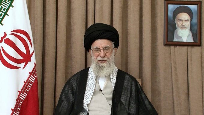 Lãnh tụ tối cao Iran Ayatollah Ali Khamenei phát biểu trong một video được phát sóng trên truyền hình nhà nước hồi tháng 6/2025. Ảnh: AP