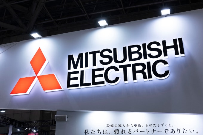 Hình ảnh thương hiệu Mitsubishi Electric tại một triển lãm công nghệ ở Tokyo ngày 29/1. Ảnh: AFP
