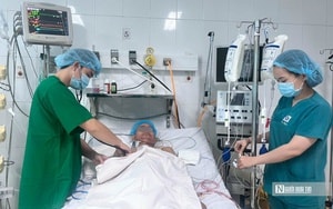 Nhặt được vật lạ nhấp nháy, bé 9 tuổi cầm lên chơi không ngờ thủng dạ dày, hỏng mắt - Ảnh 4.