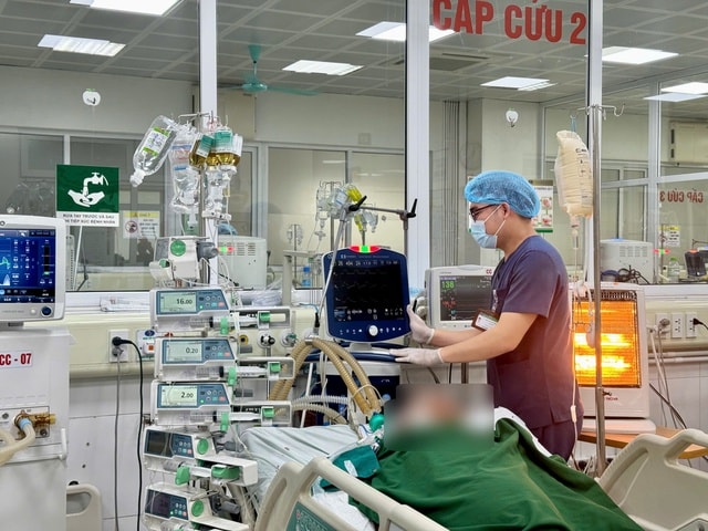 Nôn ra gần 1 lít máu vì không rời rượu suốt nhiều năm- Ảnh 1.