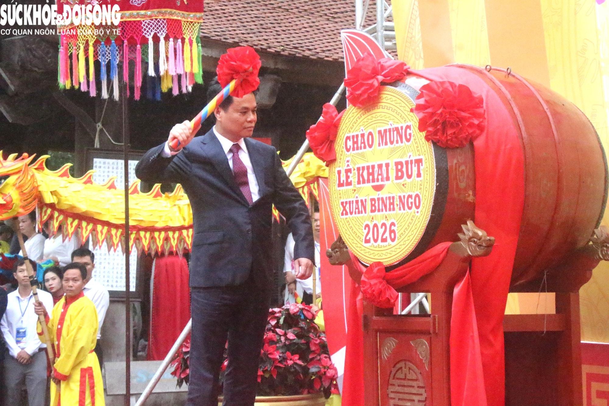 Khai bút đầu Xuân Bính Ngọ tại Đền thờ Vạn thế sư biểu Chu Văn An- Ảnh 3.