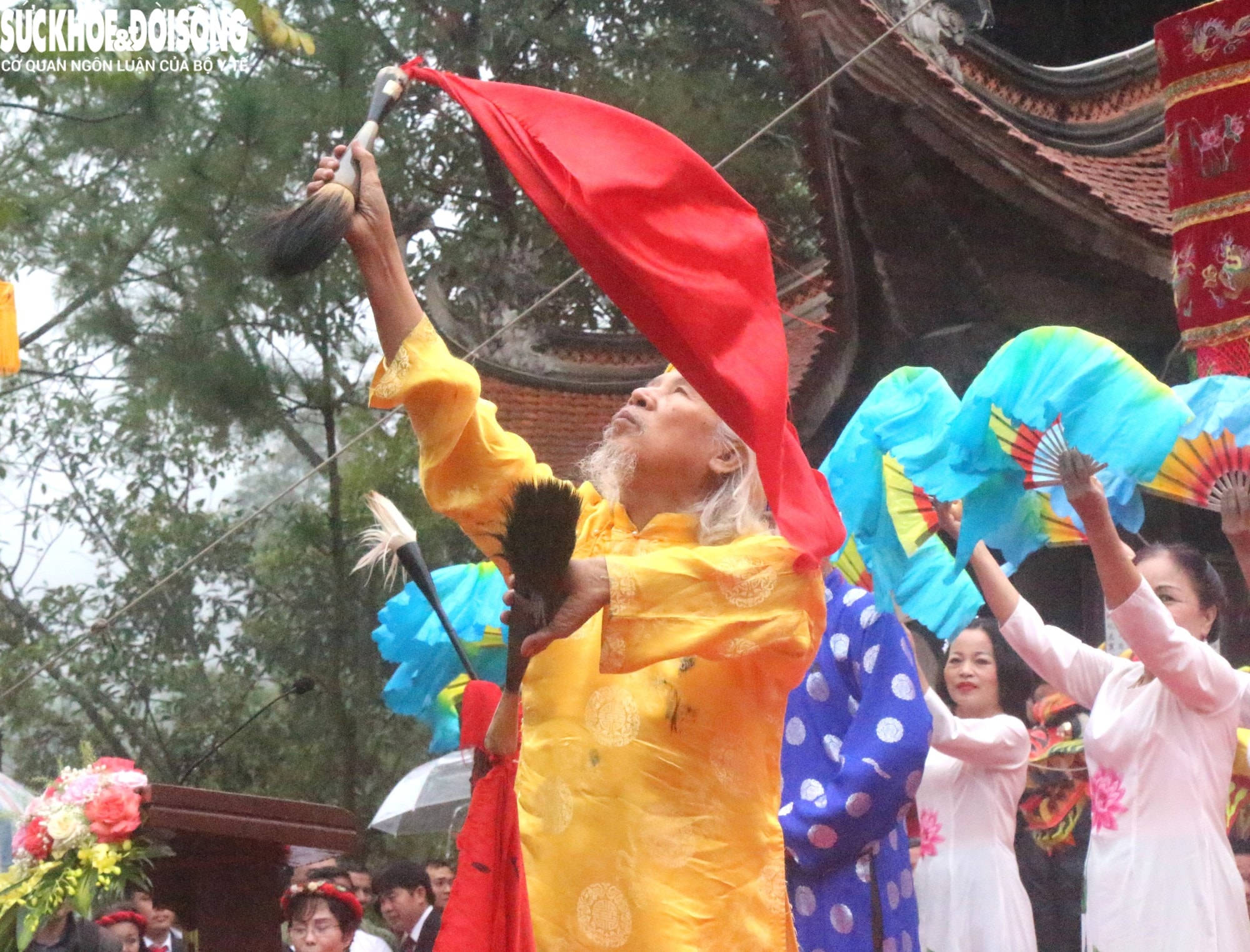 Khai bút đầu Xuân Bính Ngọ tại Đền thờ Vạn thế sư biểu Chu Văn An- Ảnh 4.