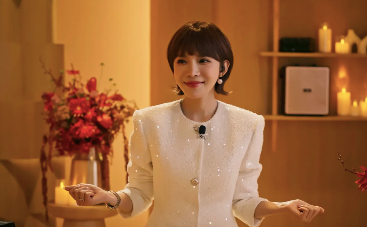 Đây là lần đầu LyLy thử sức với diễn xuất sau nhiều năm hoạt động với vai trò ca – nhạc sĩ. Dù là “tay ngang”, cô vẫn nhận được lời khen về sự cố gắng và khả năng thể hiện nội tâm nhân vật. Hình ảnh một người phụ nữ mạnh mẽ bên ngoài nhưng dần suy sụp bên trong tạo được sự đồng cảm với khán giả.