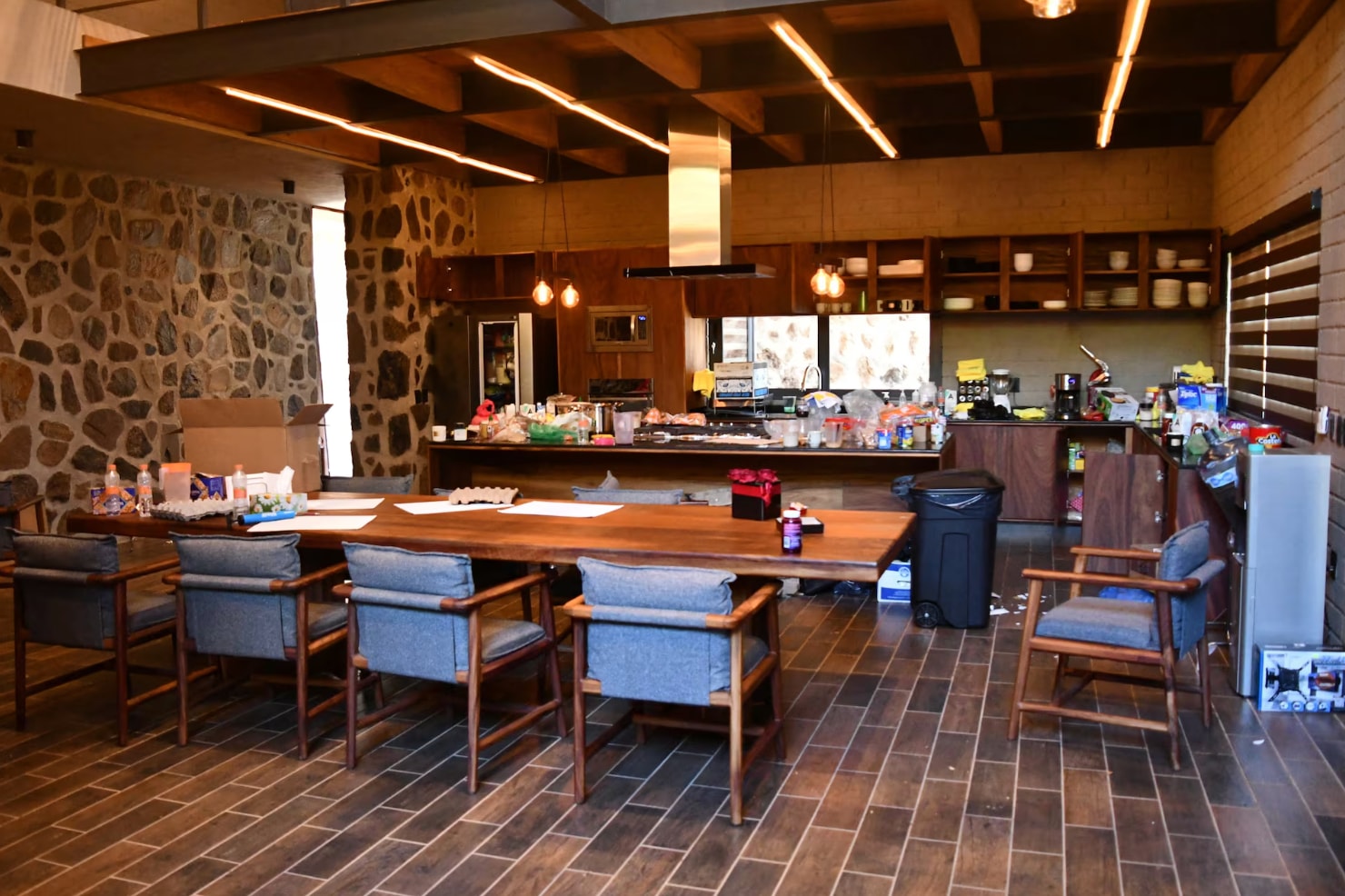 Nội thất bên trong biệt thự mang phong cách hiện đại. (Nguồn: Reuters)