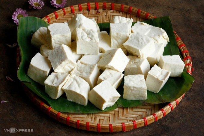 Đậu phụ luộc giàu protein có vị nhạt, dễ tiêu hóa. Ảnh: Bùi Thủy