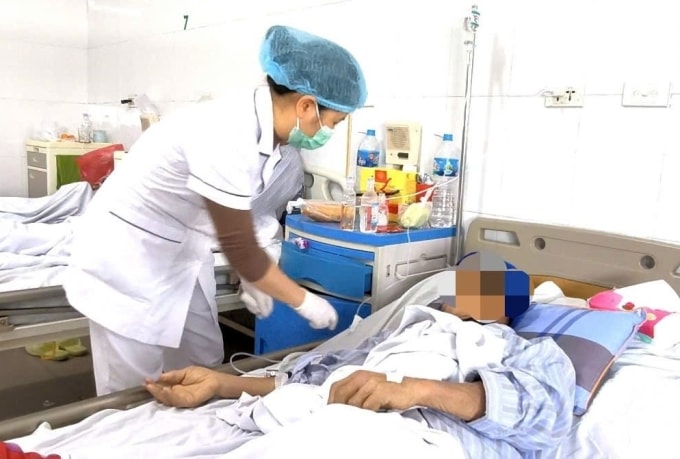 Người đàn ông 65 tuổi mắc giang mai thể viêm màng não điều trị tại Bệnh viện Bệnh Nhiệt đới Trung ương vào tháng 11/2025. Ảnh: Bệnh viện Bệnh Nhiệt đới Trung ương