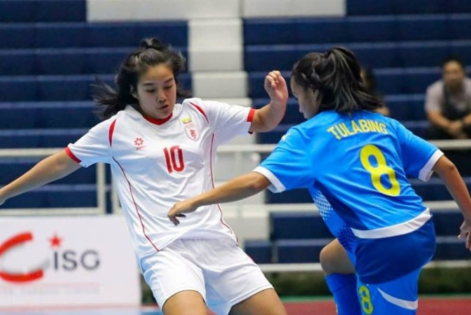Việt Nam (áo trắng) thắng Phillippines 2-0 ở lượt thứ hai bảng B giải vô địch futsal nữ Đông Nam Á 2026, chiều 25/2. Ảnh: AFF