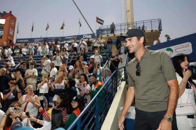 Federer có mặt trên sân Trung tâm, ở tổ hợp Aviation Club Tennis, Dubai, UAE hôm 23/2. Ảnh: ATP