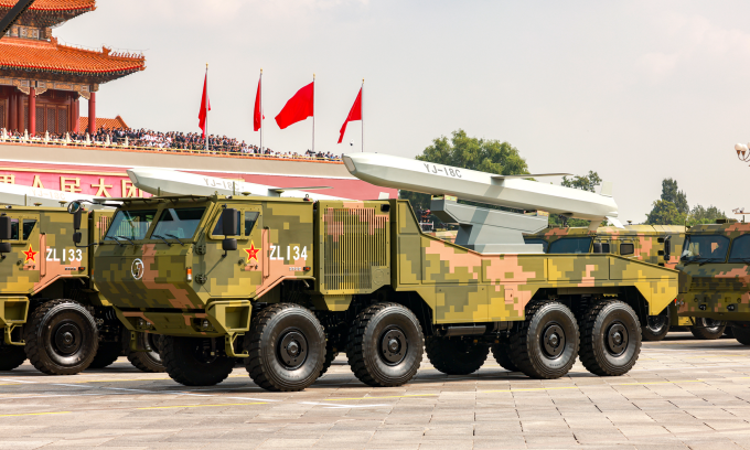 Tên lửa YJ-18C tại cuộc duyệt binh ở Bắc Kinh hồi tháng 9/2025. Ảnh: Reuters