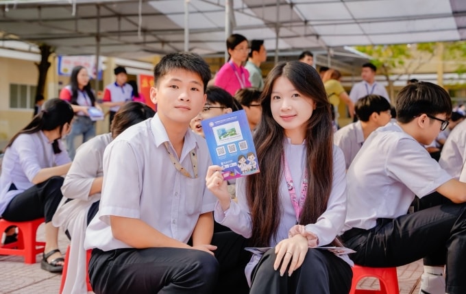 Học sinh THPT ở Cà Mau được tư vấn thông tin tuyển sinh của trường Đại học Y Dược Cần Thơ, tháng 1. Ảnh: Fanpage nhà trường