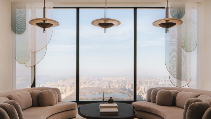 Căn penthouse tại tháp Steinway, New York, sử dụng vải mỏng thay rèm cửa để không làm khuất tầm nhìn hướng ra Công viên Trung tâm. Ảnh: Studio MTX