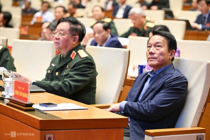 Đại tướng Nguyễn Trọng Nghĩa, Chủ nhiệm Tổng cục Chính trị QĐND Việt Nam và đại tướng Lương Tam Quang, Bộ trưởng Công an, tại hội nghị sáng 25/2. Ảnh: Giang Huy