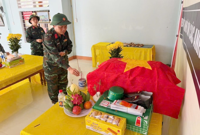 Hai hài cốt liệt sĩ được quản lý, thờ cúng tại trường thôn Tân Hiệp, xã Hiếu Giang. Ảnh: Sư đoàn 968