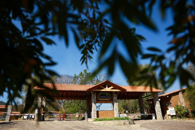 Cổng vào Câu lạc bộ Đồng quê Tapalpa, khu nghỉ dưỡng khép kín ở bang Jalisco miền tây Mexico. Ảnh: Reuters