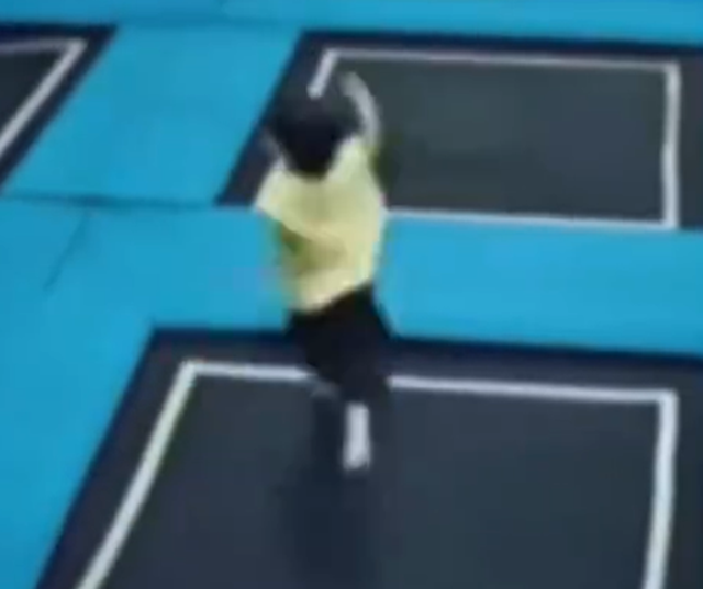 Bé trai 4 tuổi tử vong sau khi uống thứ nước "vạn người mê", camera giám sát ghi lại cảnh tượng đau lòng - Ảnh 1.