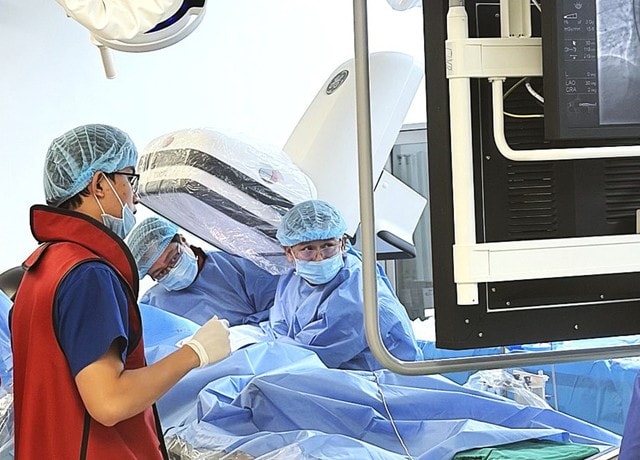 Vinmec Nha Trang cứu sống du khách Hàn Quốc nguy kịch, đưa về nước an toàn - Ảnh 1.