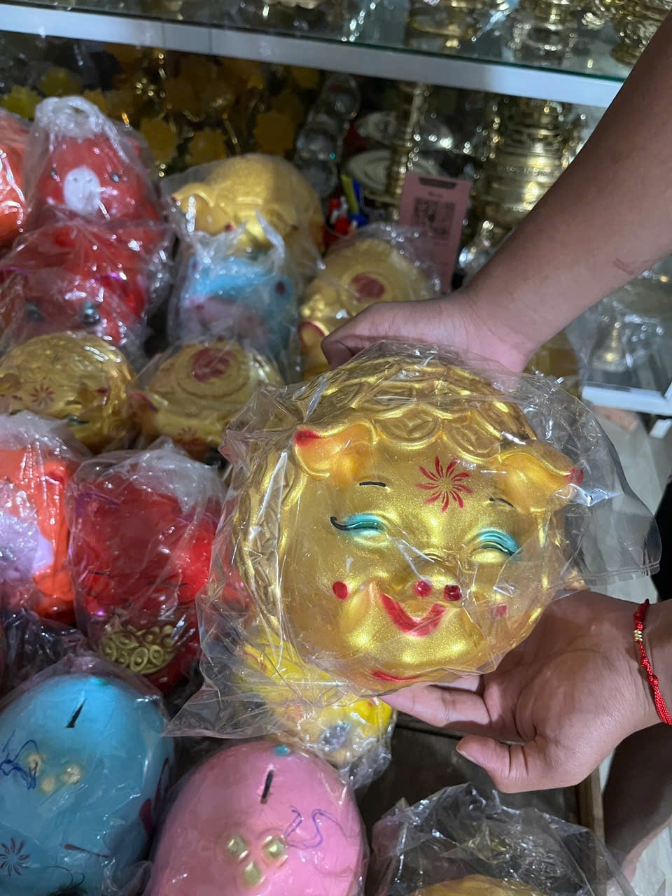 Những mặt hàng “ cháy hàng ” dịp vía Thần Tài 2026 Ngòai vàng bạc - Ảnh 10.