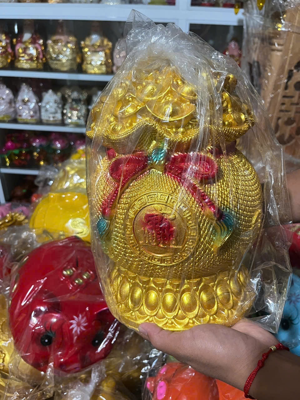 Những mặt hàng “ cháy hàng ” dịp vía Thần Tài 2026 Ngòai vàng bạc - Ảnh 12.