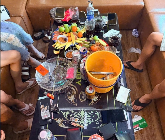 Lật tẩy bí mật phòng VIP quán karaoke ở Đà Nẵng: Một vụ sử dụng ma túy lớn - Ảnh 1.