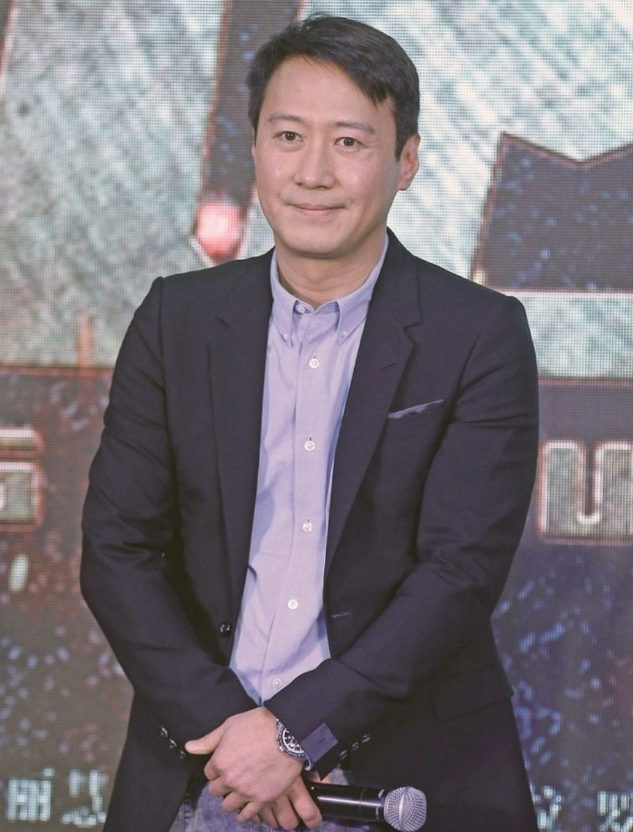 Lê Minh hiện có cuộc sống hôn nhân kín tiếng bên vợ con.