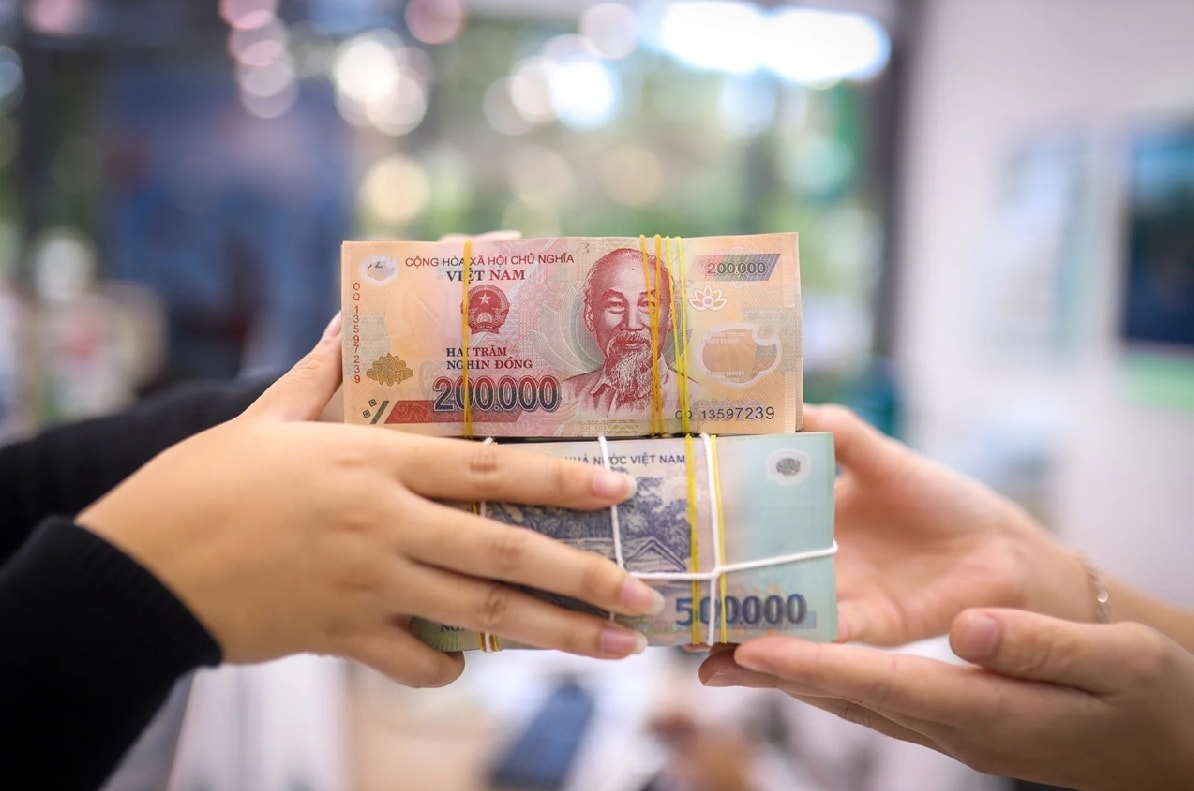 Lãi suất không duy trì ở trạng thái cao hoặc thấp trong thời gian dài mà vận hành theo chu kỳ tăng - điều chỉnh - ổn định.