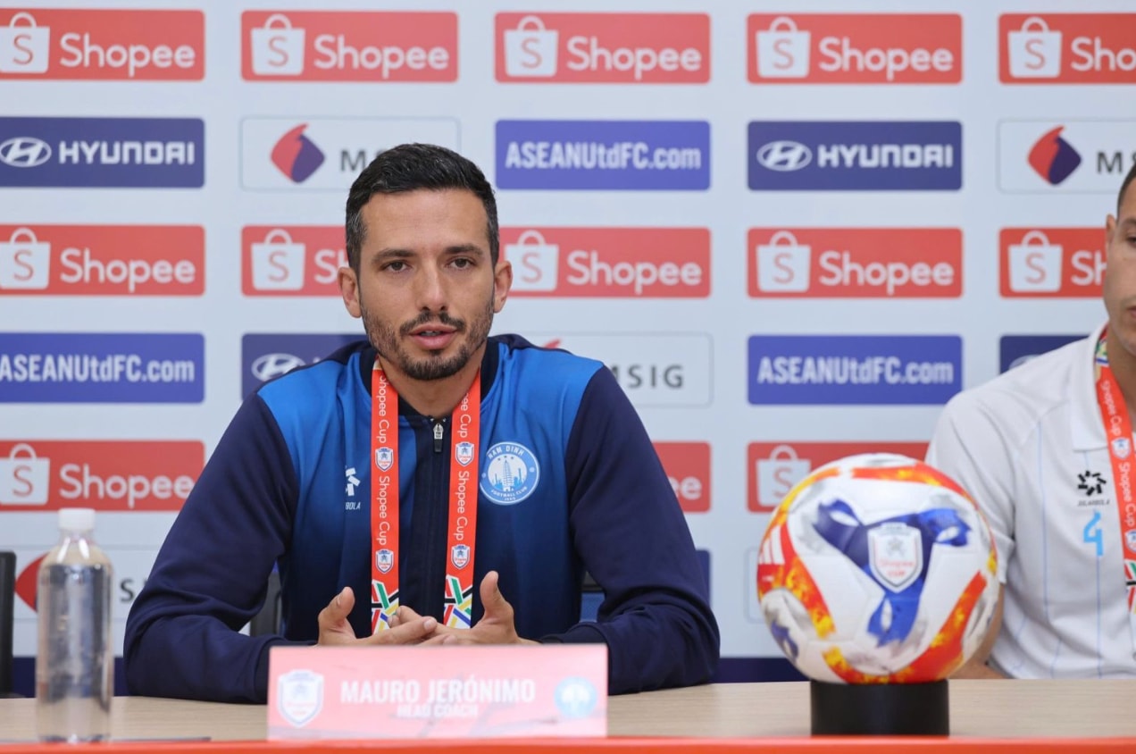 Hợp đồng của HLV Mauro Jeronimo có thời hạn đến năm 2027, song lại kết thúc sớm hơn dự kiến. (Nguồn: VFF)