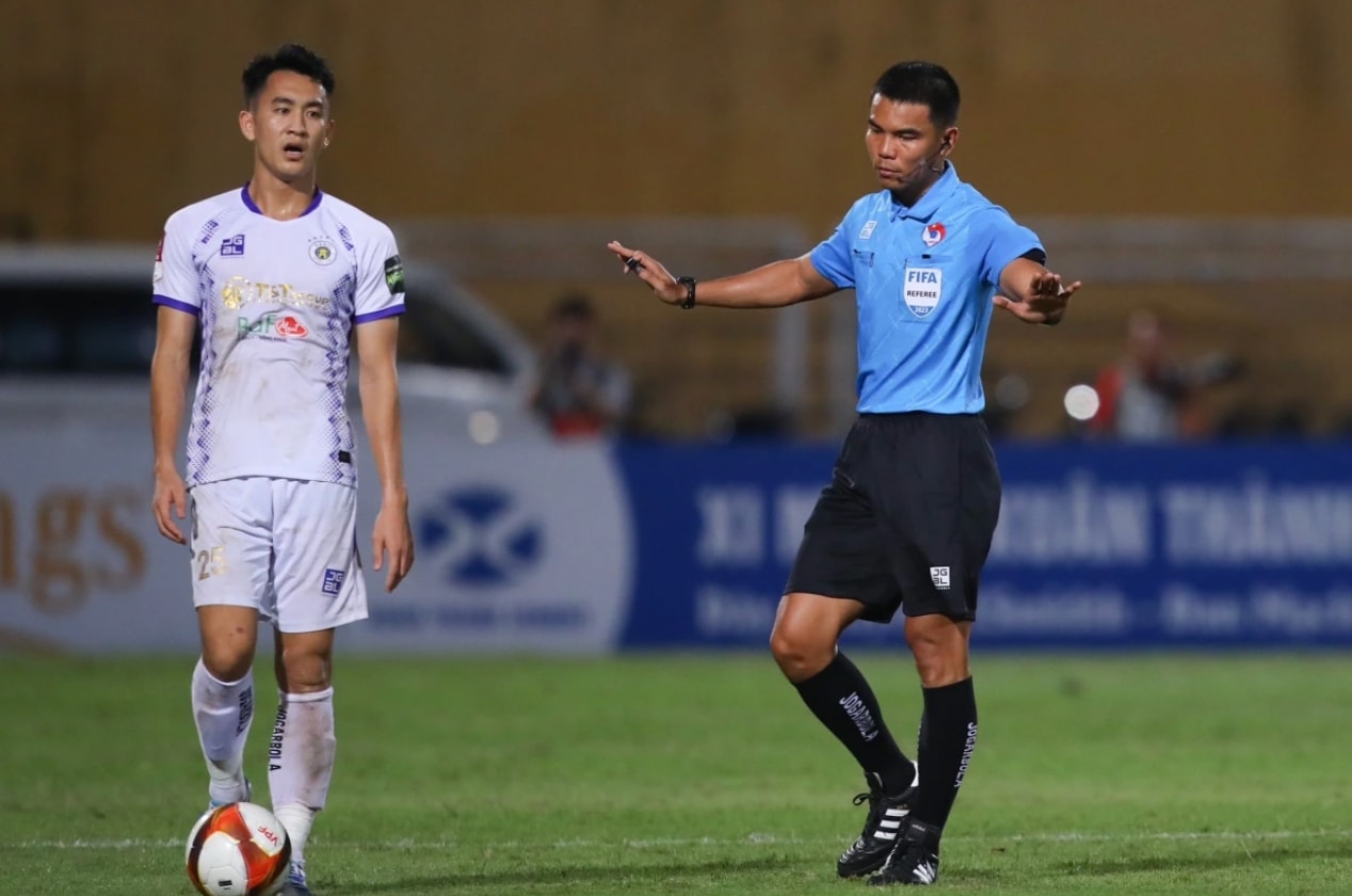 Trọng tài Songkran Bunmeekiart (Ảnh: VPF)