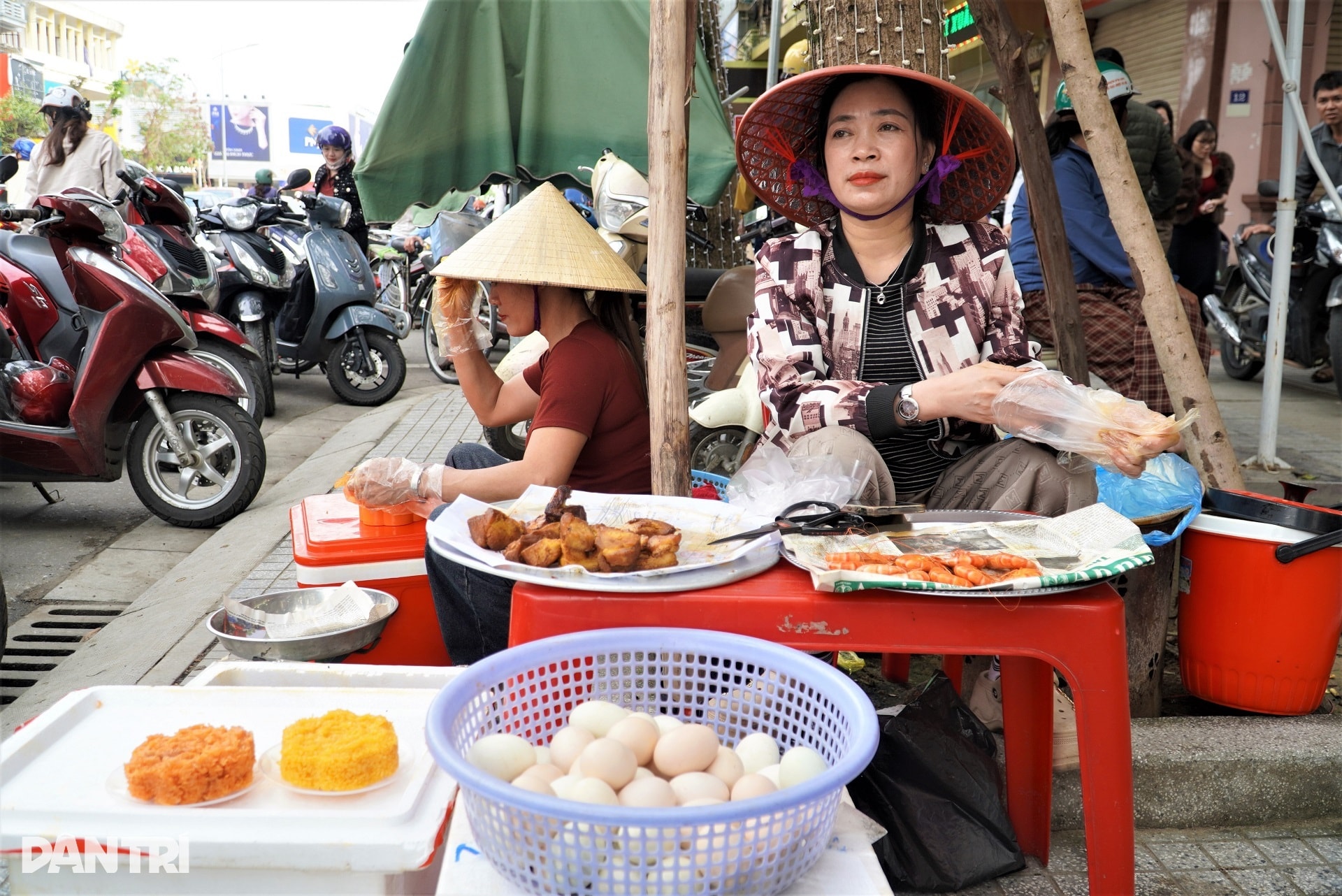 Ngày vía Thần Tài khác lạ qua lời kể của bà bán xôi - 4 Ngày vía Thần Tài khác lạ qua lời kể của bà bán xôi - 4