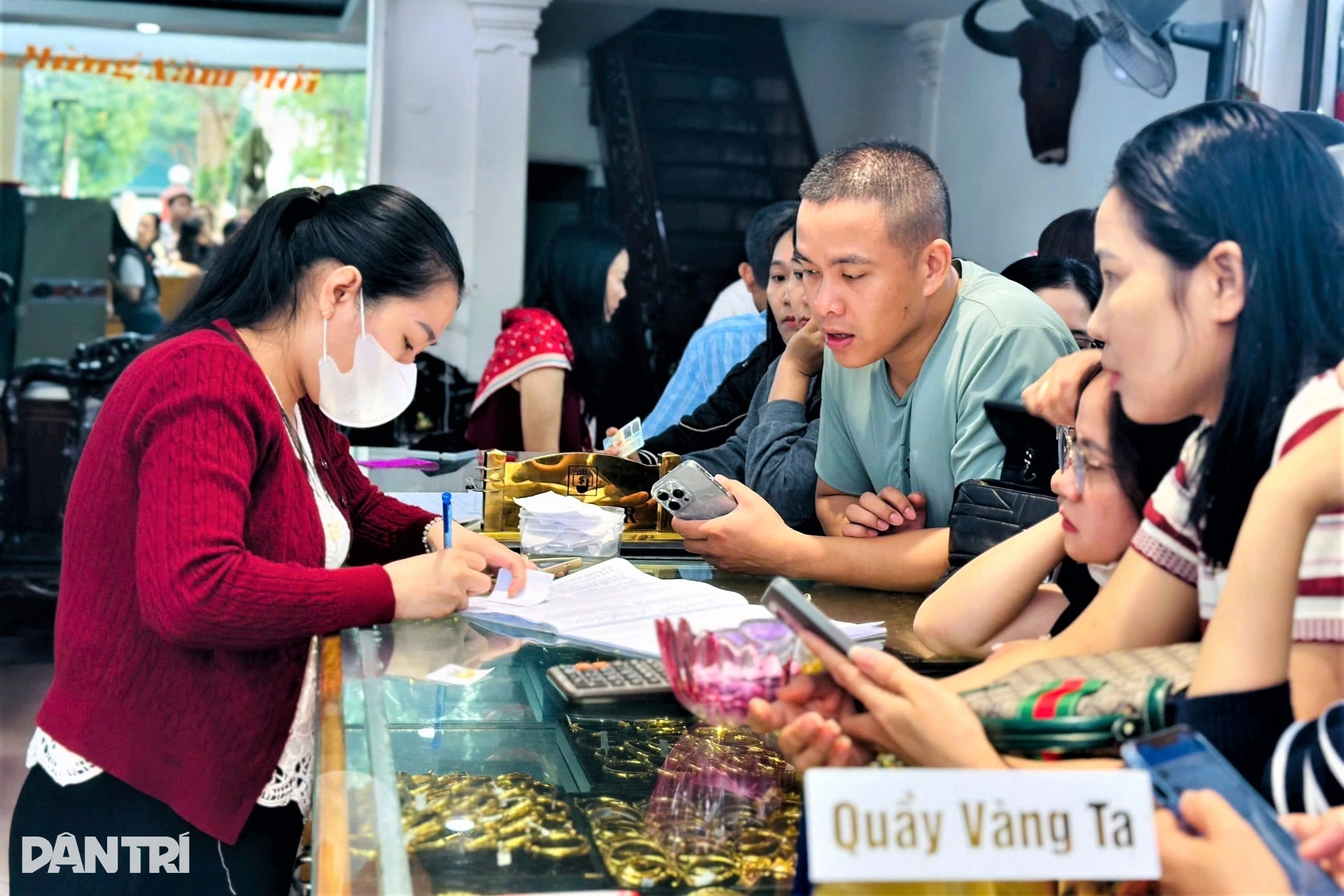 Ngày vía Thần Tài khác lạ qua lời kể của bà bán xôi - 10 Ngày vía Thần Tài khác lạ qua lời kể của bà bán xôi - 10