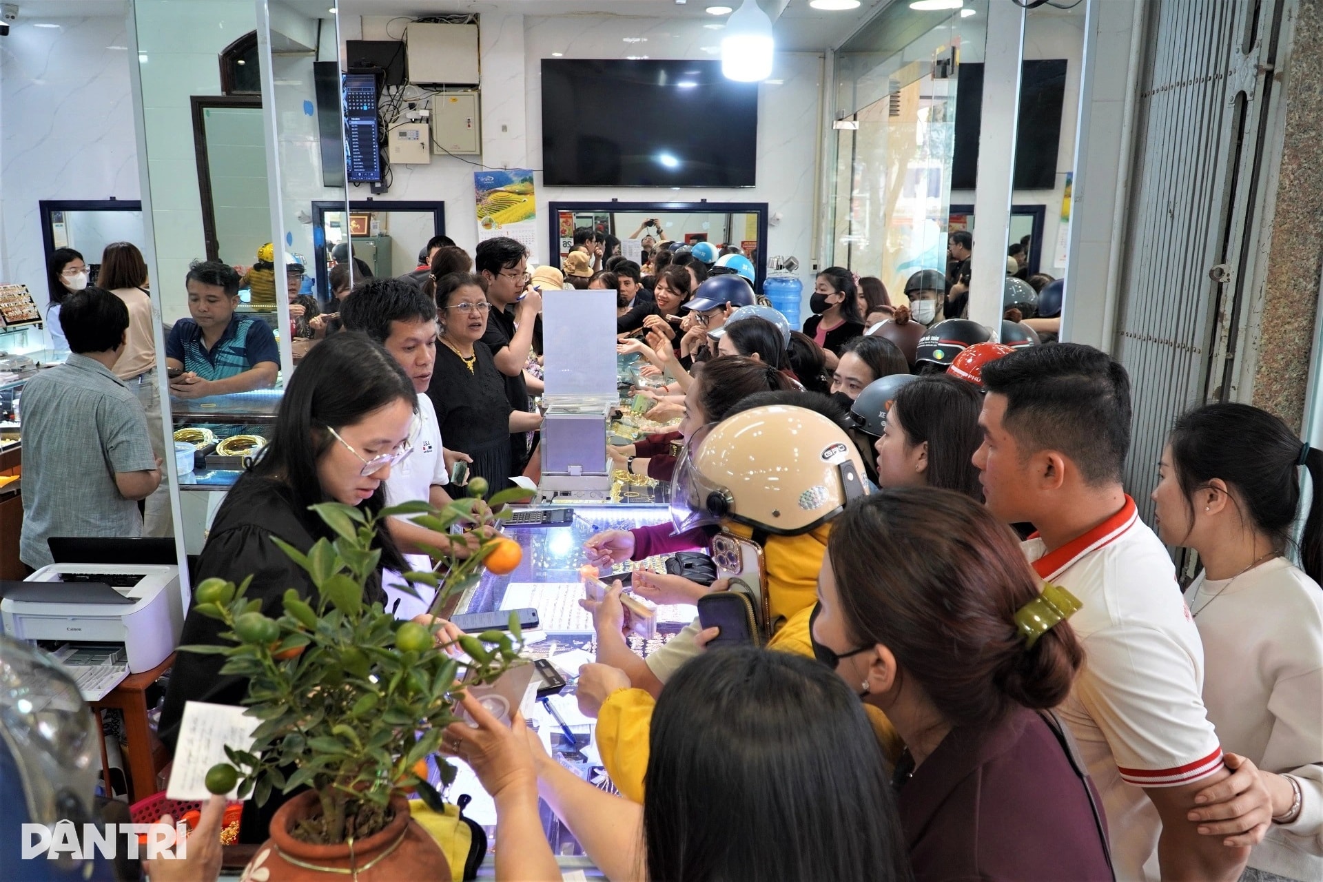 Ngày vía Thần Tài khác lạ qua lời kể của bà bán xôi - 9 Ngày vía Thần Tài khác lạ qua lời kể của bà bán xôi - 9