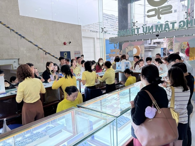 Một số thương hiệu bất ngờ bán ra không giới hạn ngày vía Thần Tài - 1