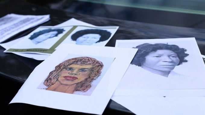 Samuel Little thừa nhận giết một phụ nữ ở Mississippi cách đây nhiều thập kỷ và vứt xác trong vùng cây cối rậm rạp gần đường Greenwich ở Moss Point. Hắn đưa ra một bức vẽ nạn nhân (ở giữa) và nói rằng bức phác họa chân dung do cảnh sát vẽ (bên phải) chính là người phụ nữ mà hắn đã giết. Ảnh: Imagn