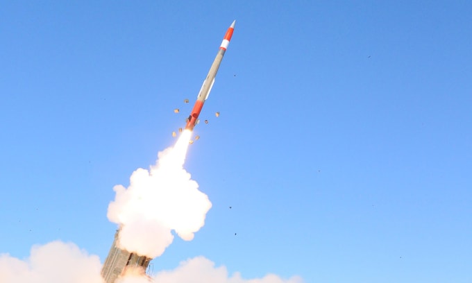 Đạn PAC-3MSE rời bệ phóng Patriot trong thử nghiệm tại thao trường ở bang New Mexico, Mỹ tháng 6/2013. Ảnh: US Army