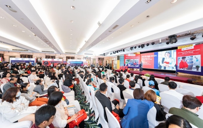 Khu vực tọa đàm và chuỗi workshop tại IELTS Fair 2024 thu hút đông đảo học sinh, phụ huynh đến chuyên gia. Ảnh: Hội đồng Anh