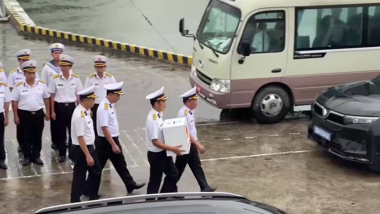 Bộ đội hải quân bầu cử sớm