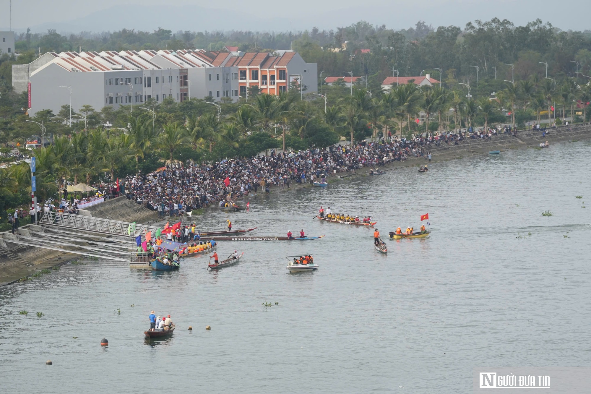 Đà Nẵng: Nhịp chèo khai xuân và khát vọng vươn mình của vùng cửa biển- Ảnh 2.