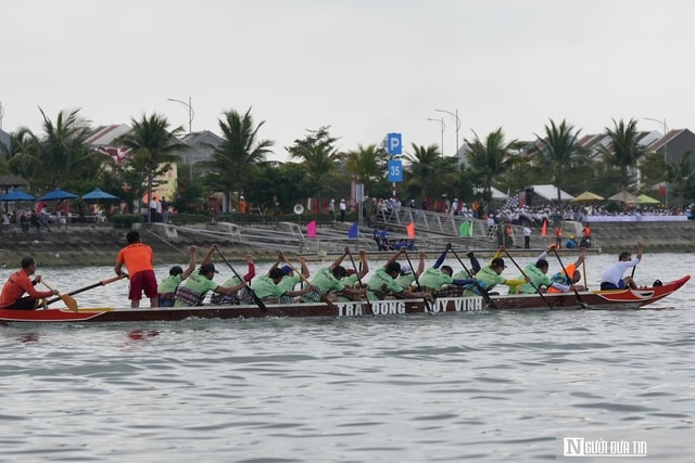 Đà Nẵng: Nhịp chèo khai xuân và khát vọng vươn mình của vùng cửa biển- Ảnh 23.