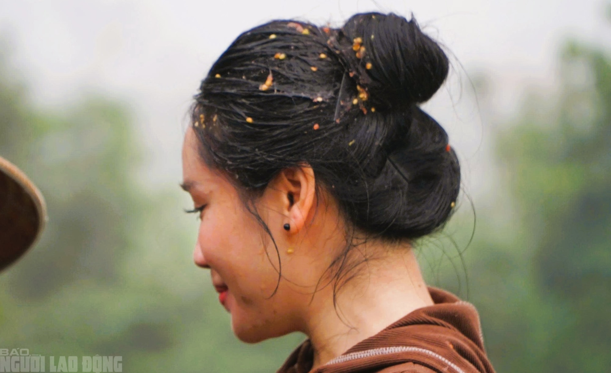 Cứ nhằm ngày 6 Tết, người dân lại kéo nhau đi chợ "choảng nhau" cầu may - Ảnh 8.