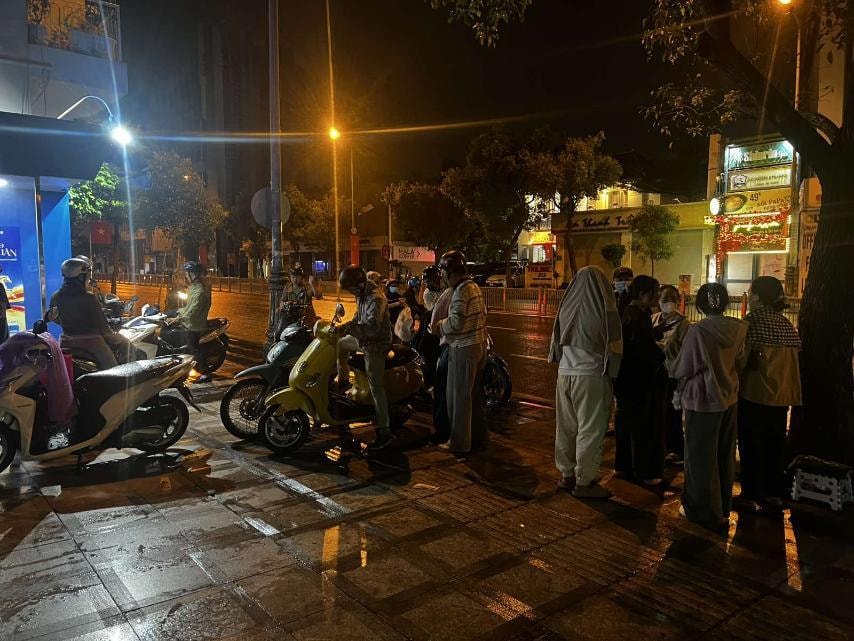 Giá bạc hôm nay 26 - 2: Khách hàng xếp hàng mua bạc Thần Tài tăng mạnh - Ảnh 2.